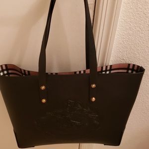 burberry embossed crest small leather tote